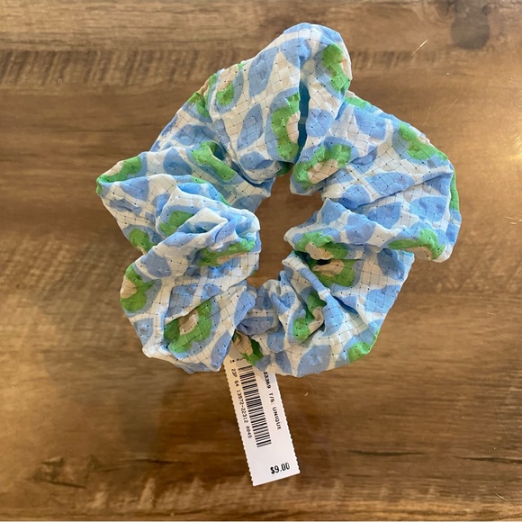 NWT Simons Green Pop Flower Scrunchie - Picture 2 of 3